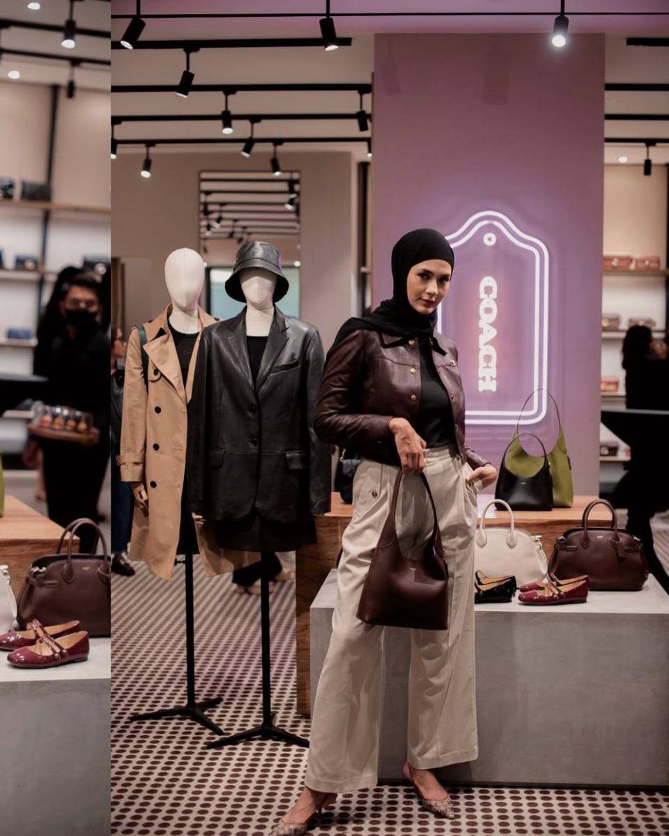 ide padu padan outerwear ala Paula Verhoeven (instagram.com/paula_verhoeven)