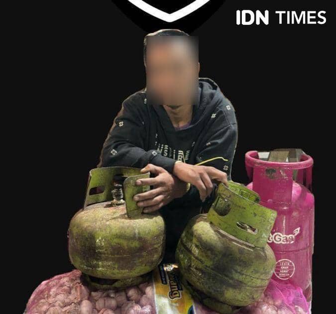 Tersangka JG saat diamankan di Polres PPU  (IDN Times/Ervan)