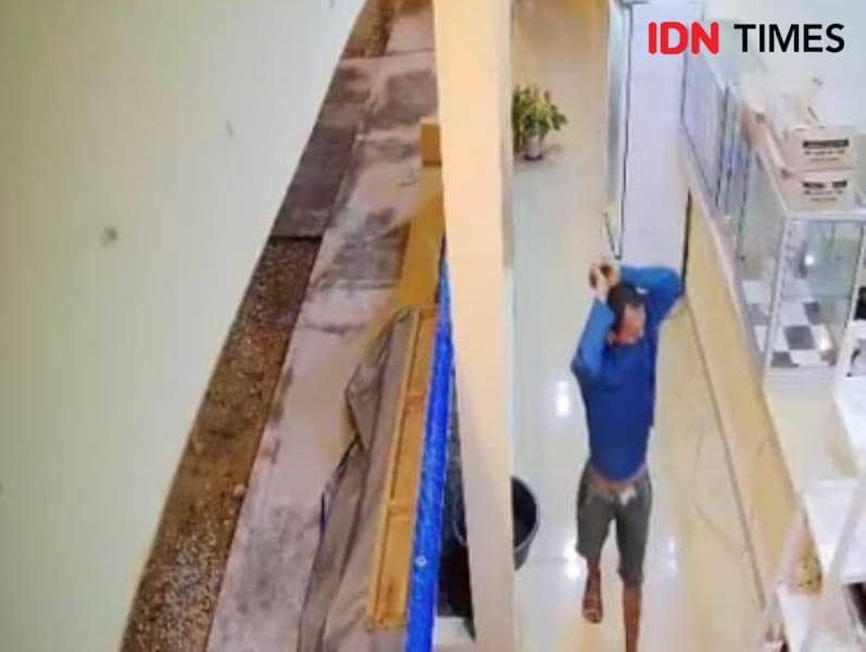 Potongan rekaman CCTV saat tersangka JG beraksi di salah satu toko di Penajam (IDN Times/Ervan)