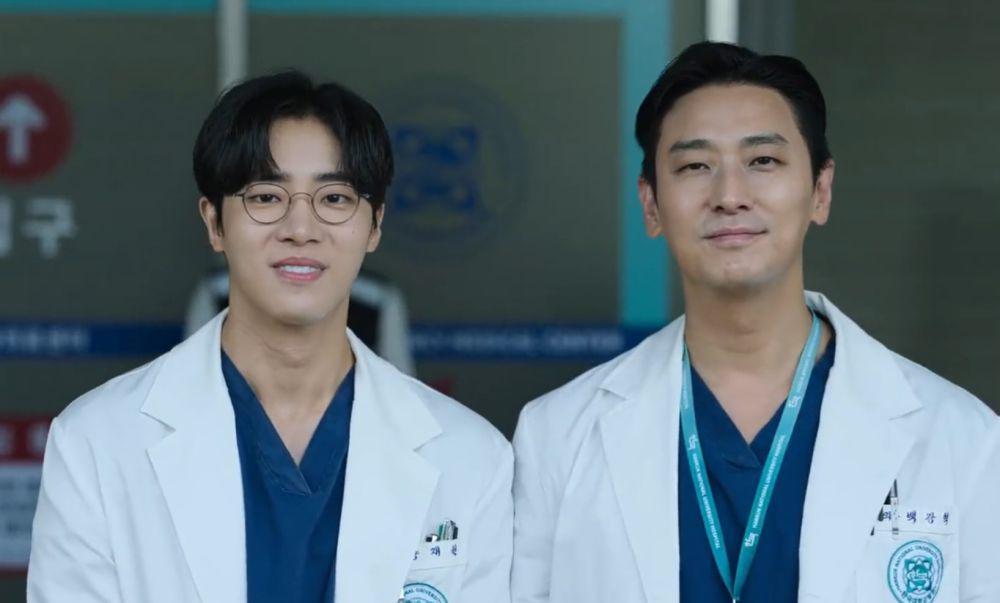 7 Bromance Kang Hyuk-Yang Jae Won di The Trauma Code: Heroes On Call