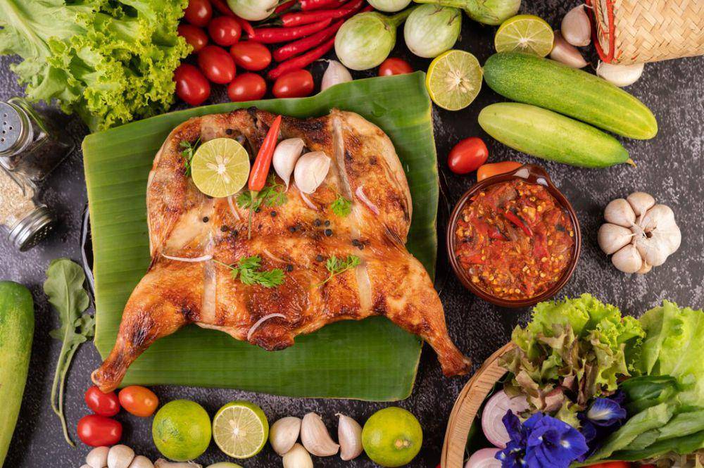 Ilustrasi ayam panggang (freepik.com/jcomp)