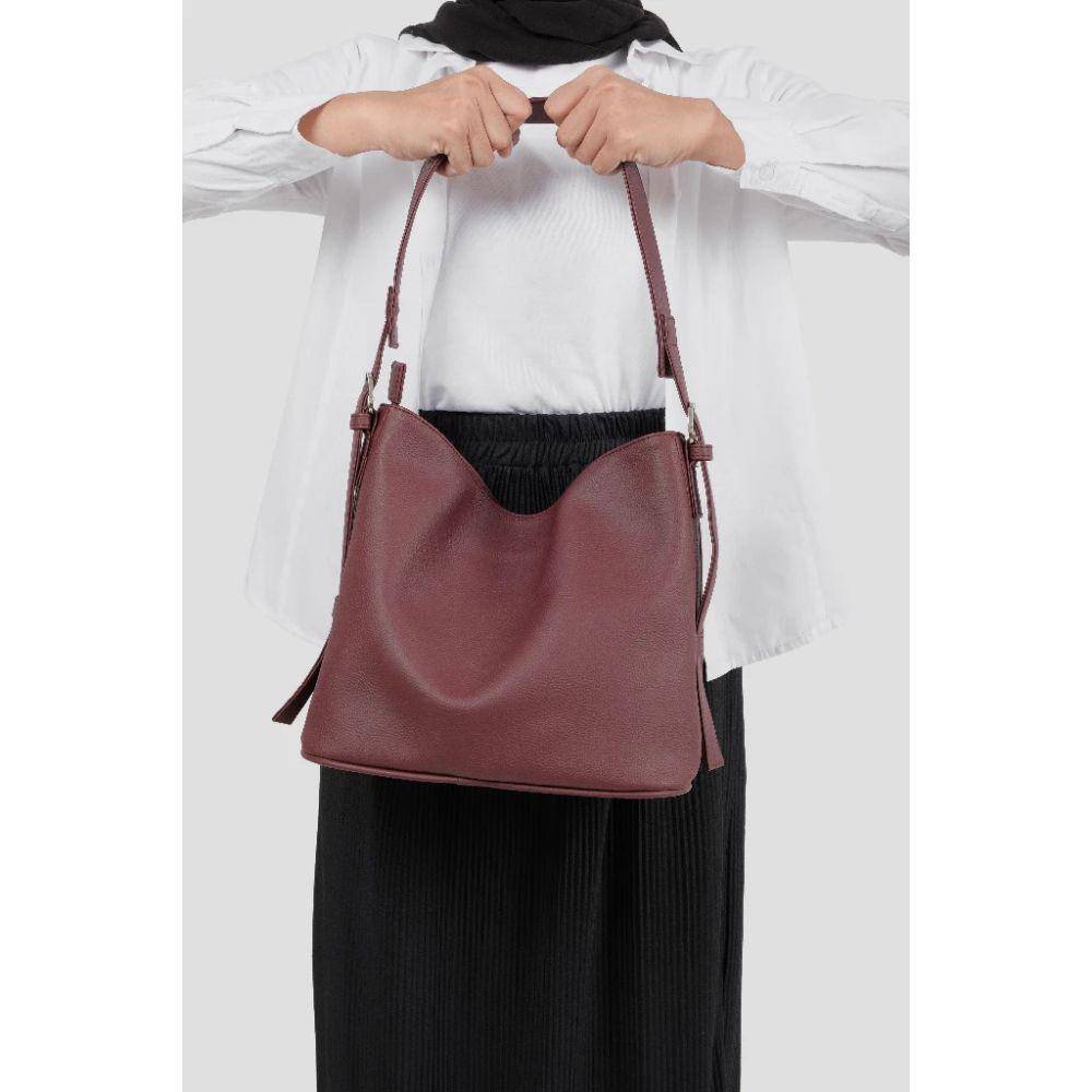 Tinyblack - Mari Slingbag. (Shopee.co.id/Tinyblack.id)