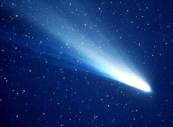 gambar komet di langit (nasa.gov)