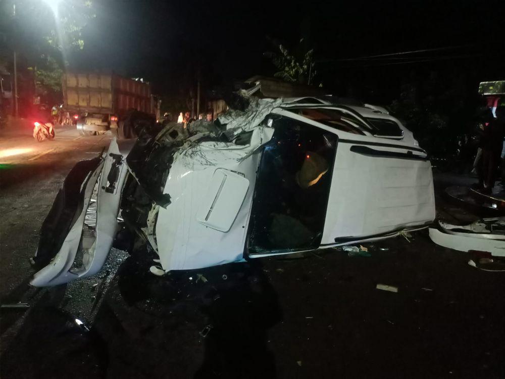 Fortuner vs Avanza Adu Banteng di Madiun