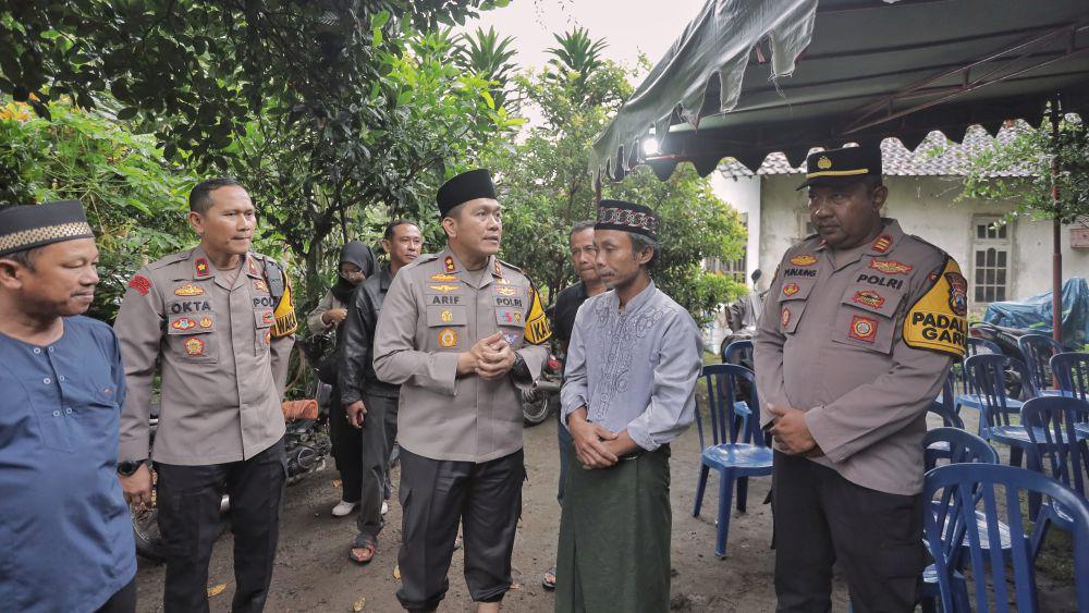 Polres Blitar Dampingi Keluarga Korban Mutilasi Ngawi