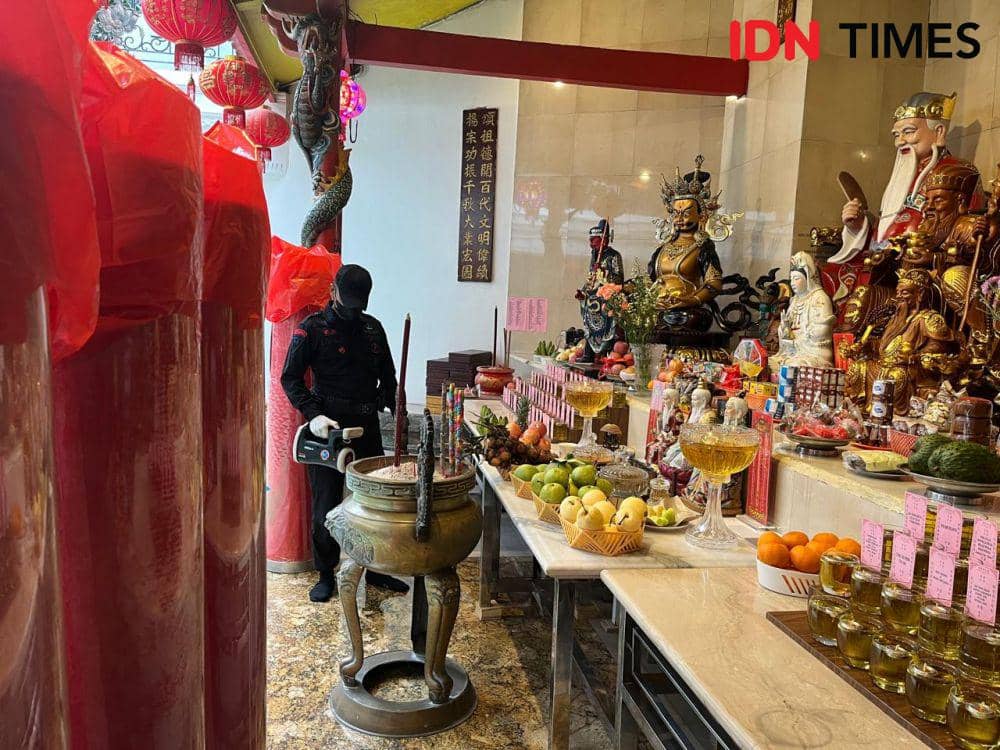 Garansi Keamanan Ibadah Warga, Tim Jibom Sterilisasi Vihara Lampung