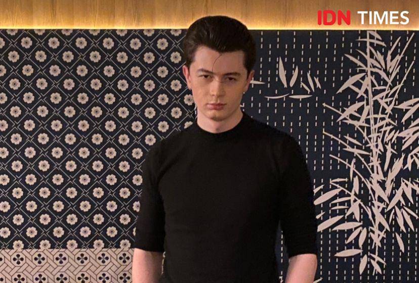 potret Elliot James Reay saat ditemui di kawasan Jakarta Selatan, Selasa (28/1/2025) (dok. IDN Times/Rani Asnurida)