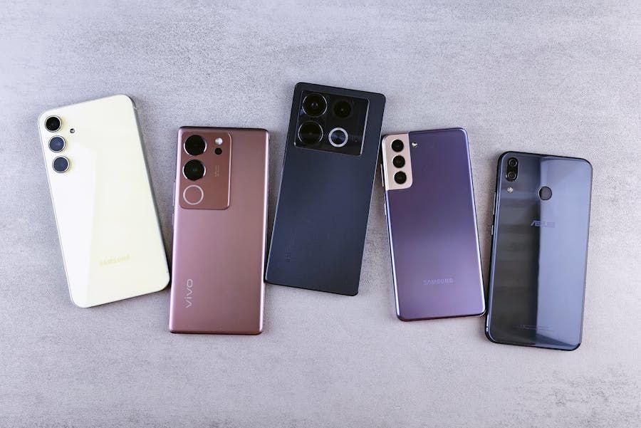 Kenapa HP Sekarang Bentuknya Mirip Semua? Ini Penjelasannya