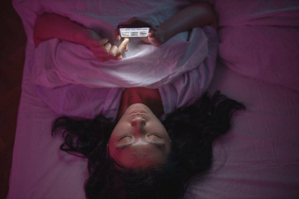 ilustrasi scrolling tak kenal waktu