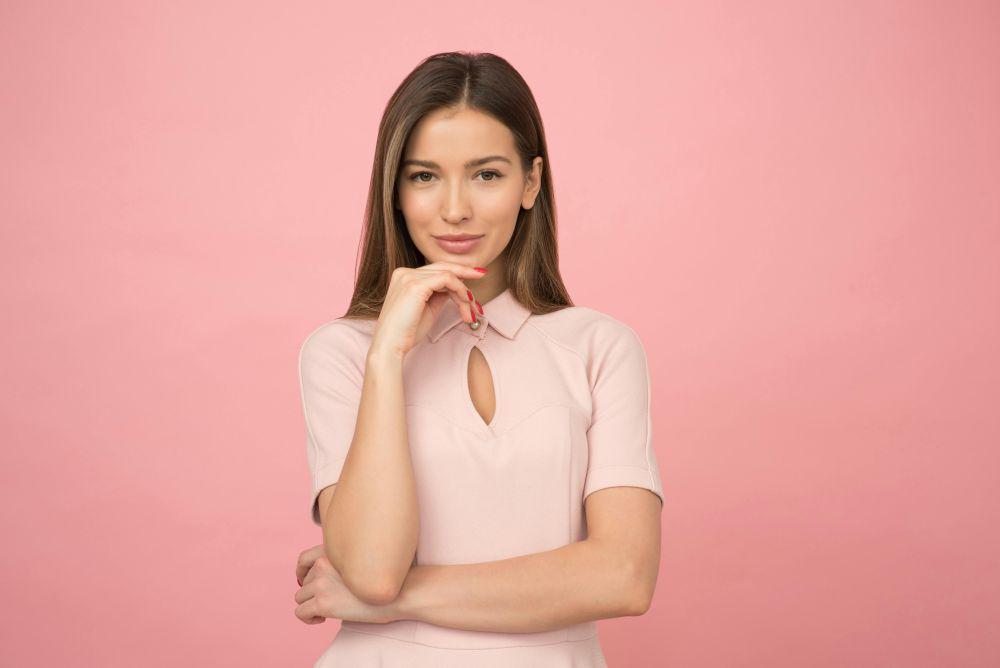 5 Tips Simpel Tampil Elegan Tanpa Pakai Barang Mahal, Coba Terapkan!