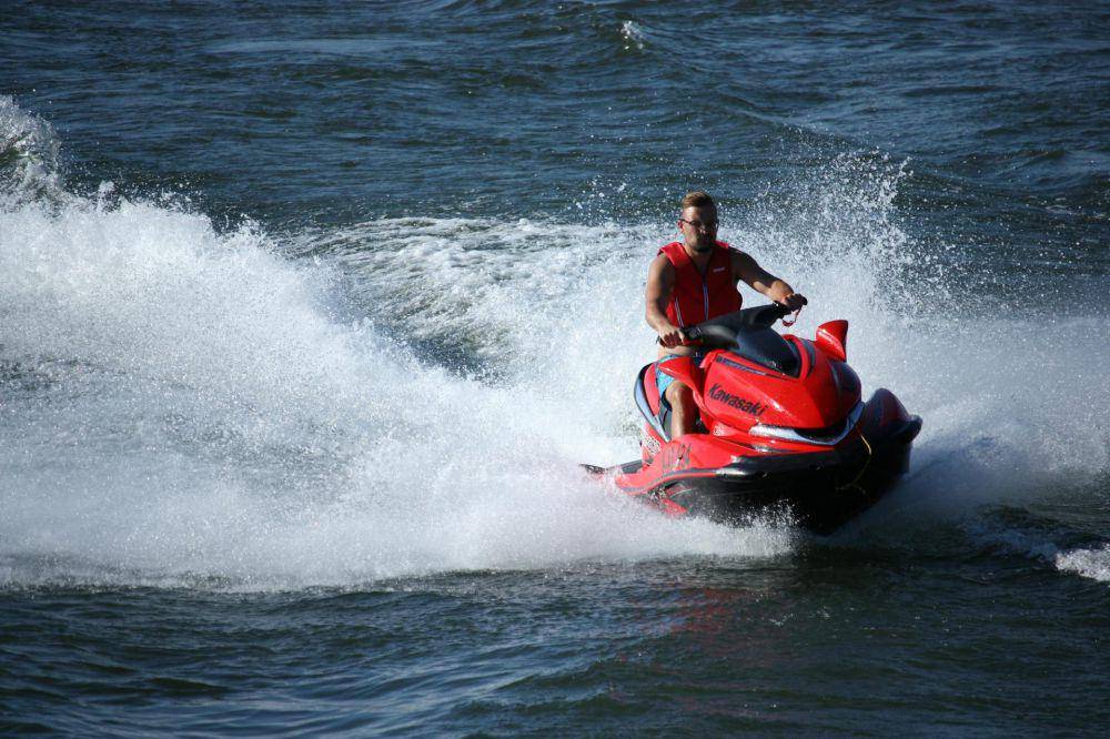 ilustrasi olahraga jet ski (pexels.com/@nicole waters)