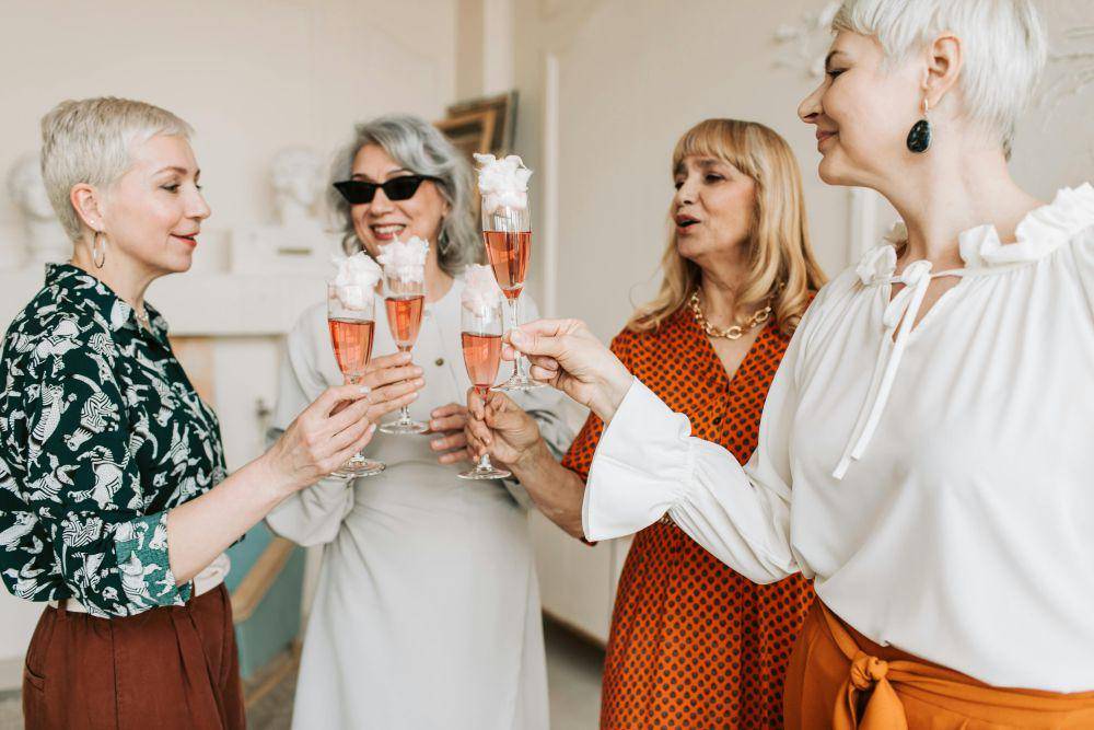 Tampil elegan dengan senyuman (pexels.com/Vlada Karpovich)