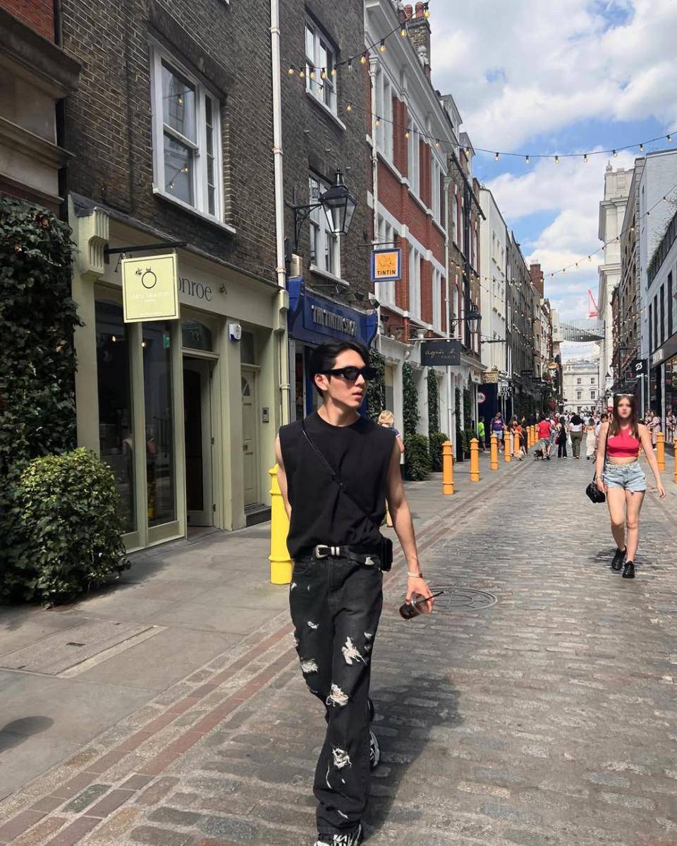 outfit baggy jeans pants ala Kino PENTAGON (instagram.com/831x10)