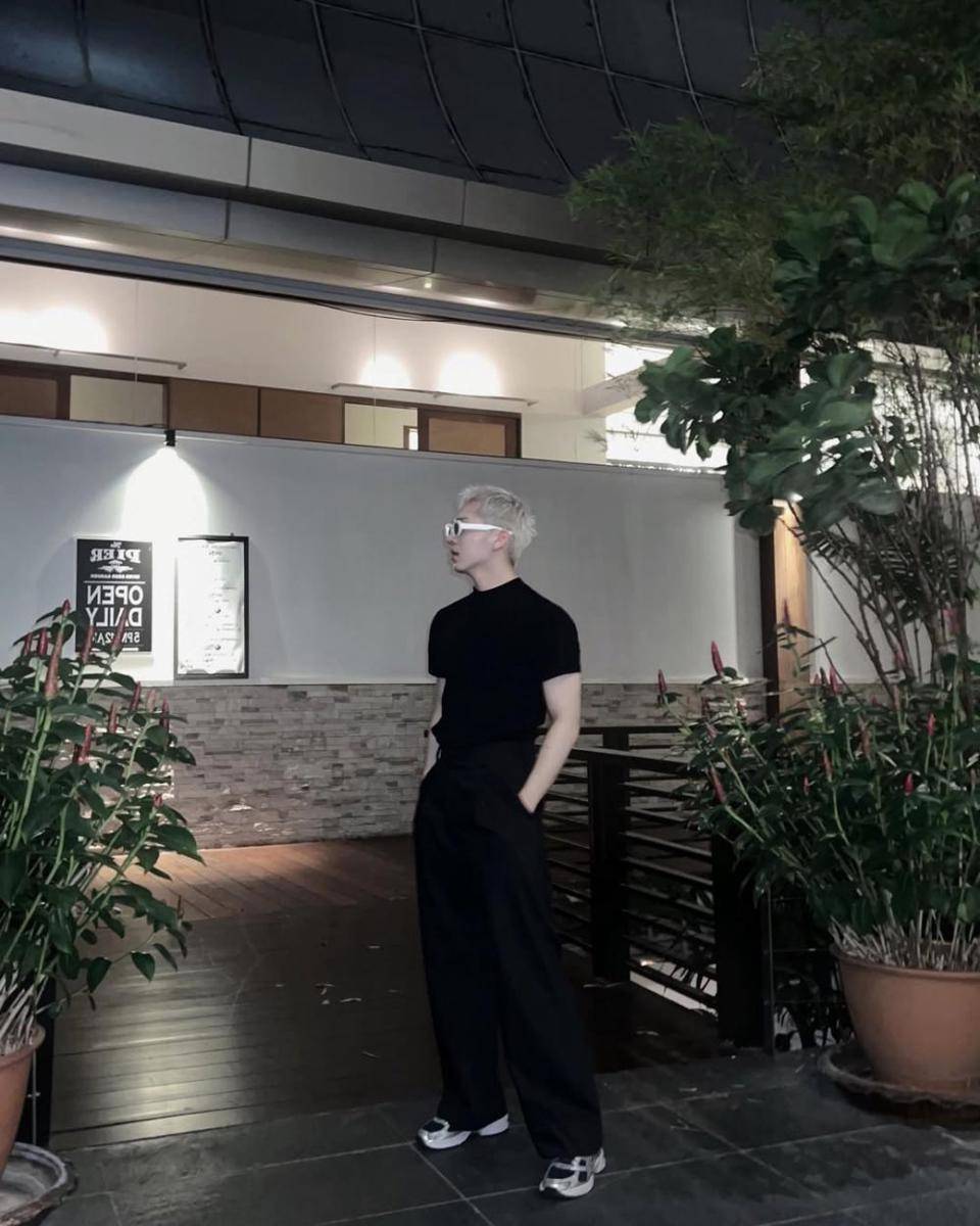 outfit baggy jeans pants ala Kino PENTAGON (instagram.com/831x10)
