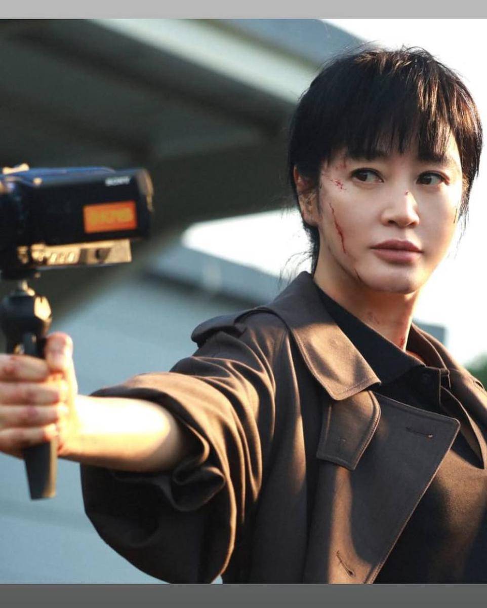 Still cut Unmasked (instagram.com/hs_kim_95)
