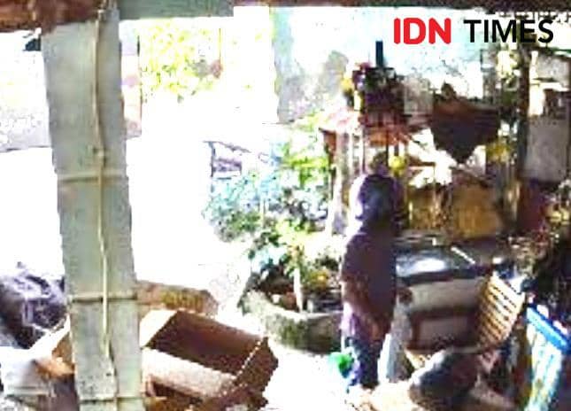 Potongan rekaman CCTV saat tersangka JG beraksi di salah satu toko di Penajam (IDN Times/Ervan)