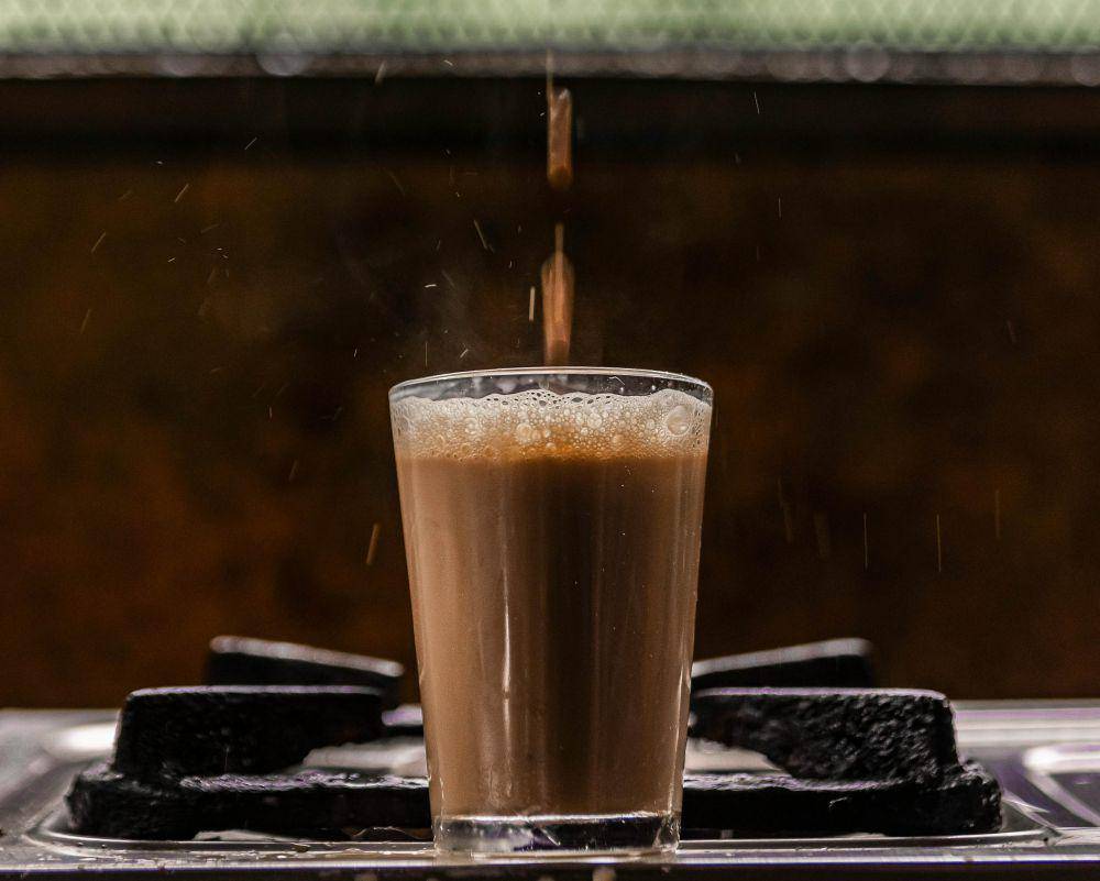 ilustrasi membuat teh tarik (pexels.com/Amir Shrestha)