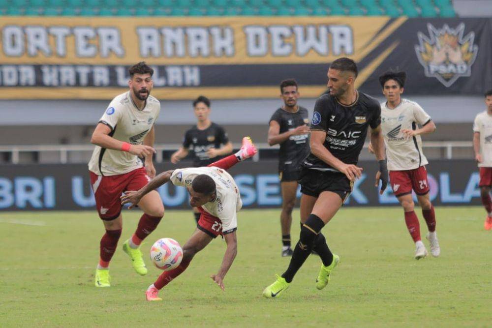 Salah satu momen pertandingan pekan ke-20 BRI Liga 1 2024/2025 antara Dewa United versus PSM Makassar yang berlangsung di Stadion Pakansari Cibinong, Kab. Bogor. Senin 27 Januari 2025. (Dok. Ofisial PSM Makassar/Agung Dewantara)