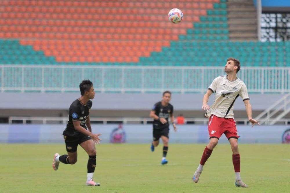 Salah satu momen pertandingan pekan ke-20 BRI Liga 1 2024/2025 antara Dewa United versus PSM Makassar yang berlangsung di Stadion Pakansari Cibinong, Kab. Bogor. Senin 27 Januari 2025. (Dok. Ofisial PSM Makassar/Agung Dewantara)