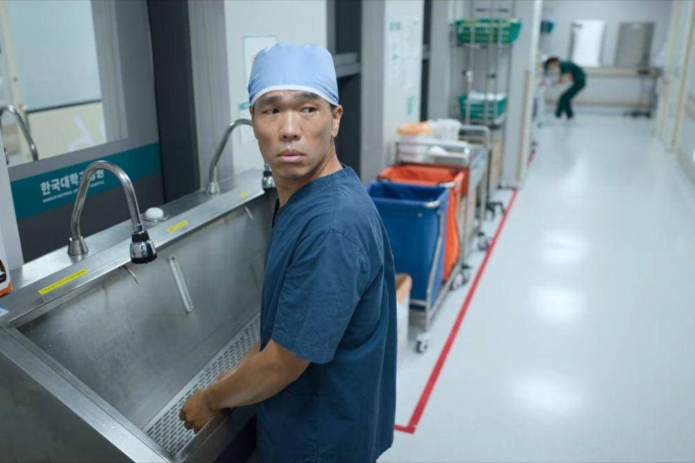 Karakter nakes pendukung di The Trauma Code: Heroes on Call (dok. Netflix/The Trauma Code: Heroes on Call)