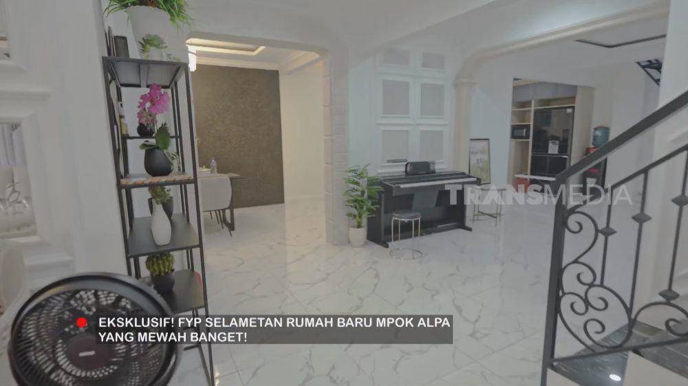 potret rumah baru Mpok Alpa (youtube.com/trans7official)