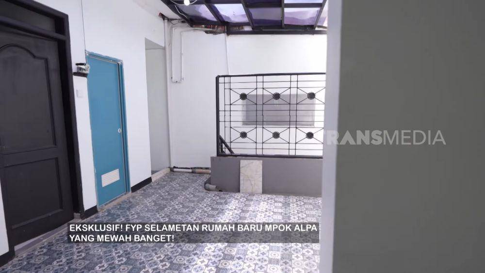 potret rumah baru Mpok Alpa (youtube.com/trans7official)