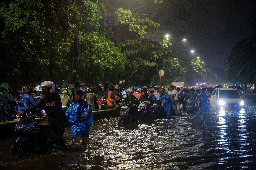 Banjir di Jakarta (ANTARA FOTO/Putra M. Akbar)