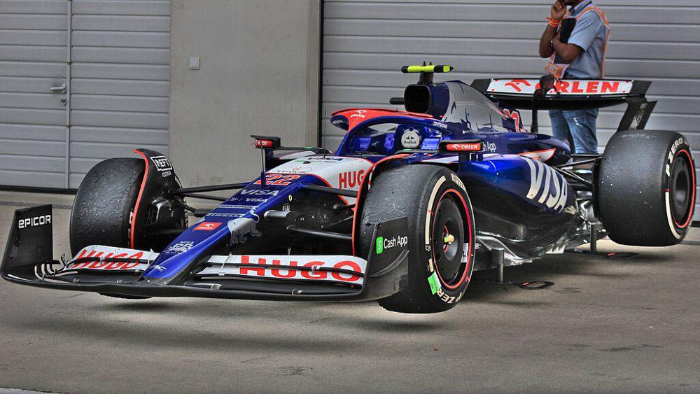 Isack Hadjar Ingin Kalahkan Yuki Tsunoda di Formula 1 2025