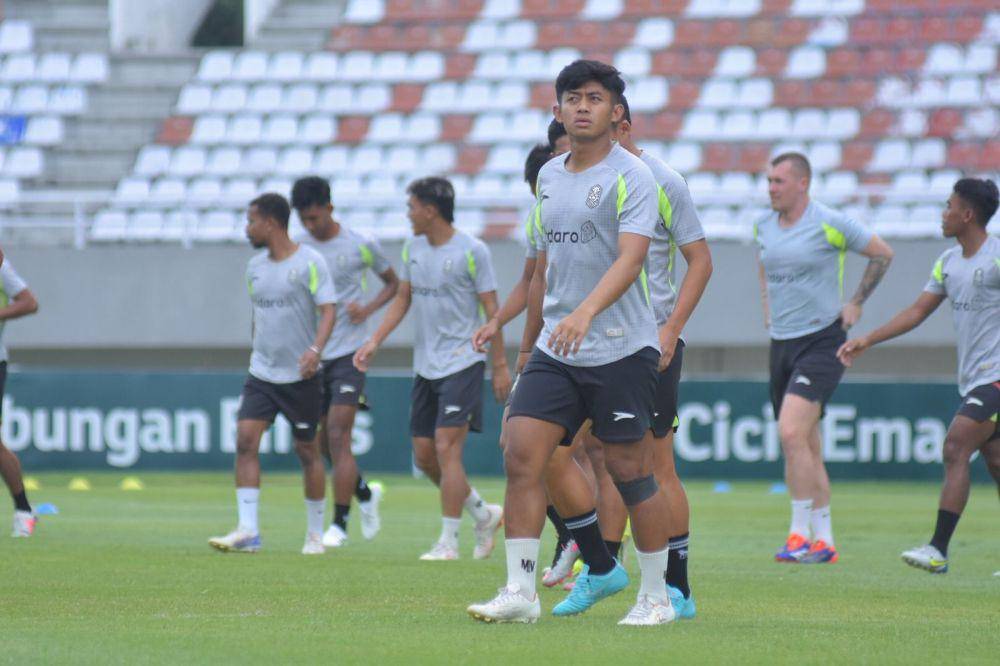 Para pemain NUFC tengah berlatih untuk persiapan laga Liga 2. (dok Nusantara United)