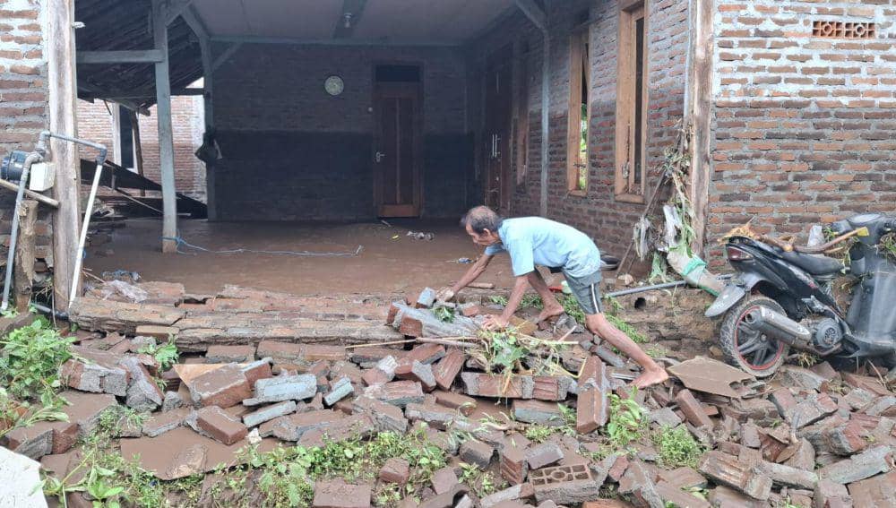 Rumah-rumah warga di Dusun Josaren, Desa Sugihwaras, Kecamatan Saradan, Kabupaten Madiun rusak berat diterjang banjir. IDN Times/ Riyanto.