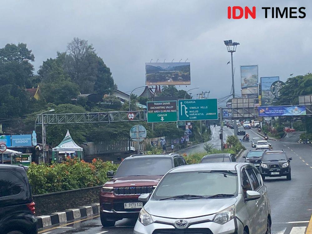 15.900 Kendaraan Melintas di Jalur Puncak Bogor, Ganjil Genap Berlaku