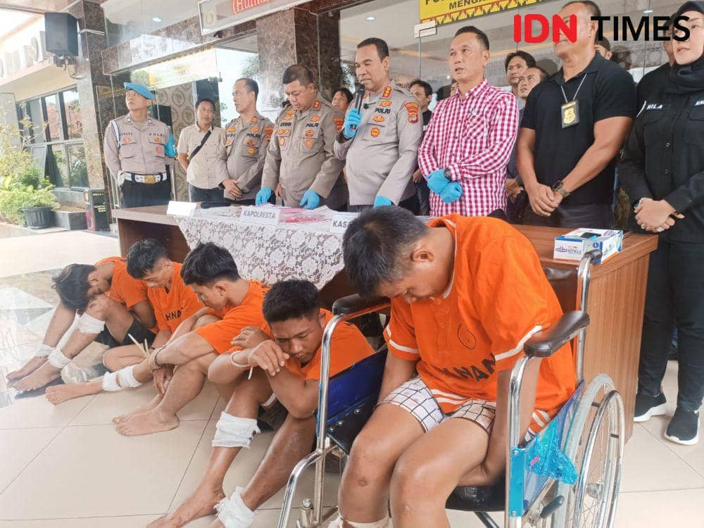 Ungkap kasus penangkapan 5 pelaku Curanmor asal Lampung Tengah oleh Satreskrim Polresta Bandar Lampung dan jajaran. (IDN Times/Tama Yudha Wiguna).