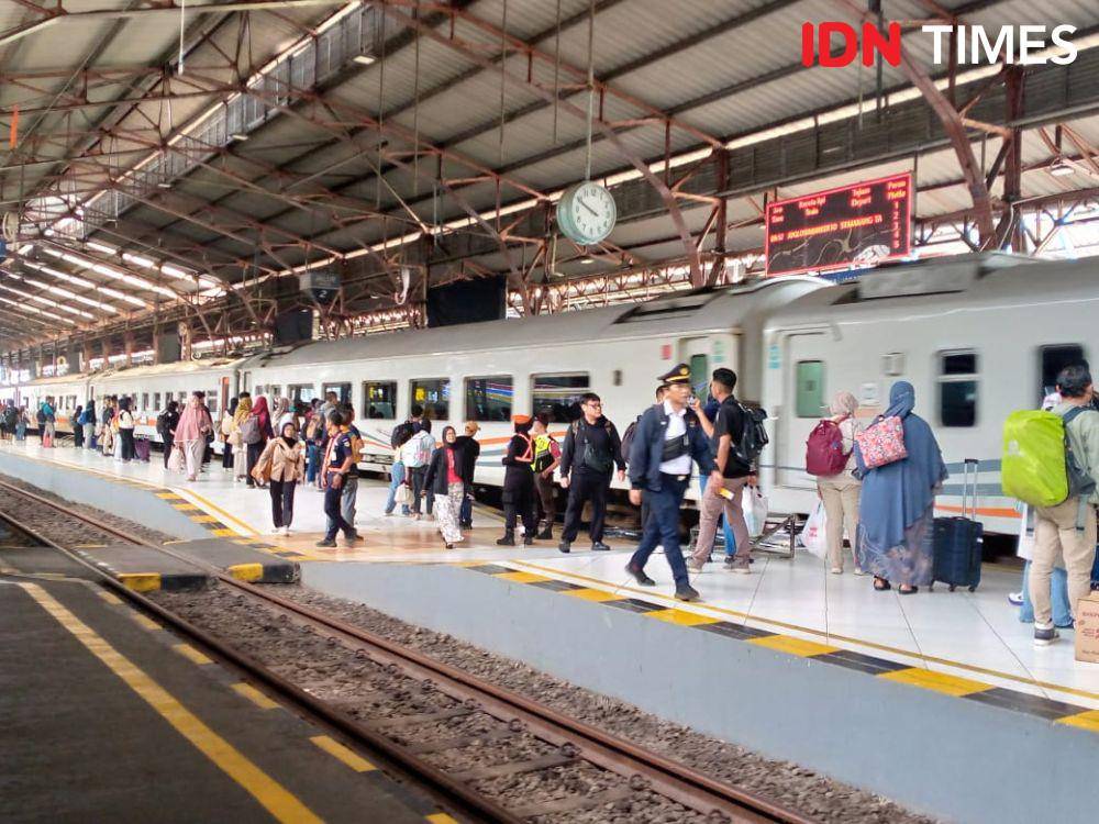 Situasi stasiun KA Purwokerto saat terakhir libur panjang, Rabu (29/1/2025).(IDN Times/Cokie Sutrisno)