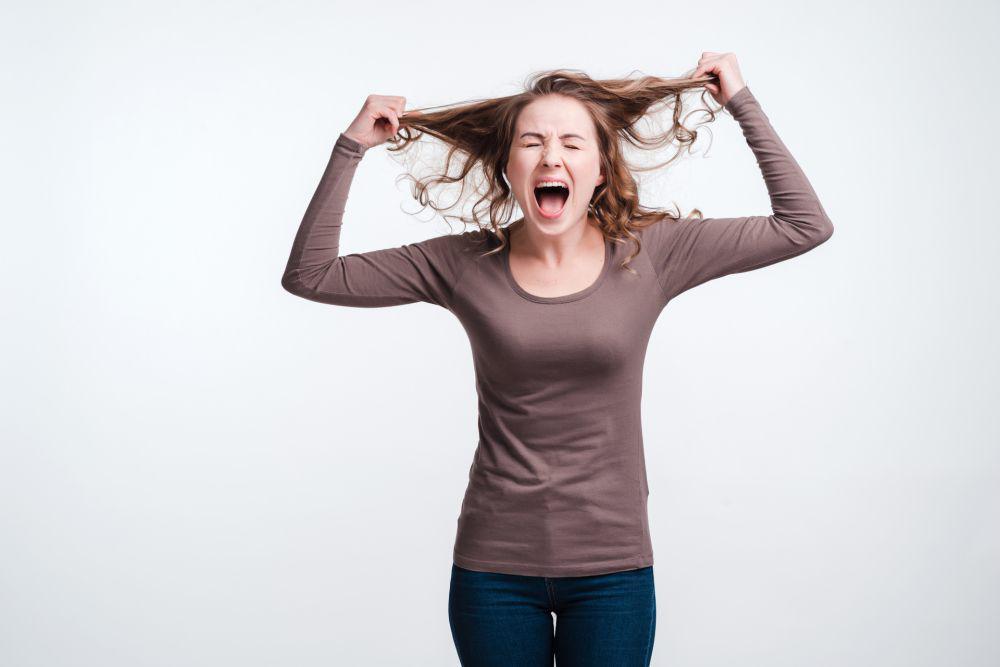 Atasi Rambut Frizzy di Musim Hujan dengan 4 Cara Ini, Mudah Banget