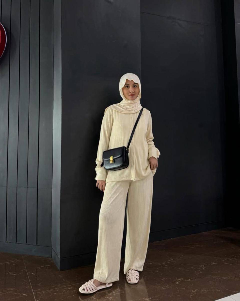 Inspirasi outfit ala Inas Rana (instagram.com/inasrana)