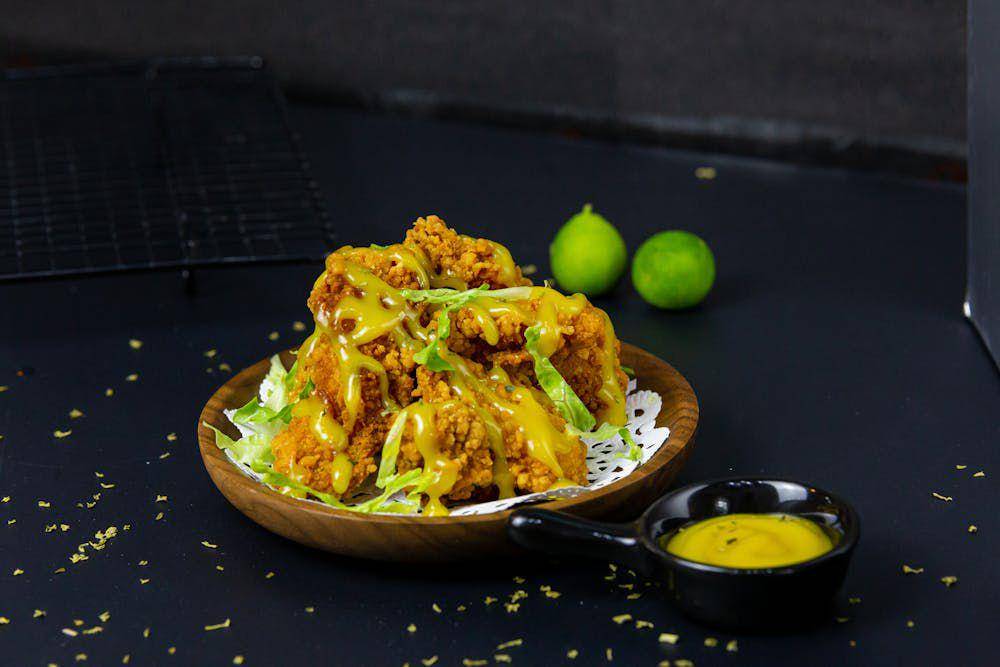 ilustrasi ayam krispi saus mangga (pexels.com/Johnny Pan)