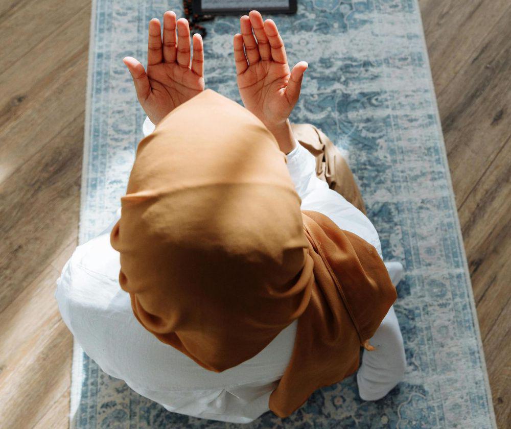 6 Dampak Istighfar bagi Psikologis, Bikin Hati Lebih Tenang!