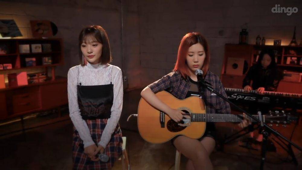 BOLBBALGAN4 membawakan "Lonely" (youtube.com/@DingoMusic)