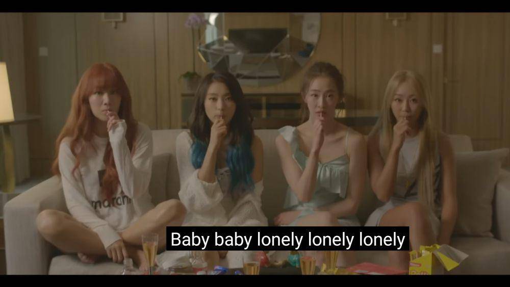 cuplikan MV "Lonely" (youtube.com/STARSHIP)