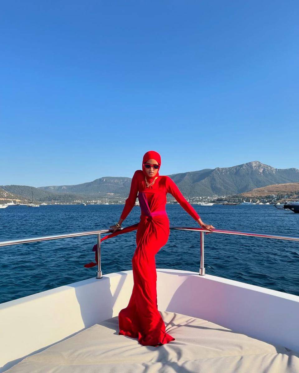 Gaya OOTD Rawdah Mohamed (instagram.com/rawdis)