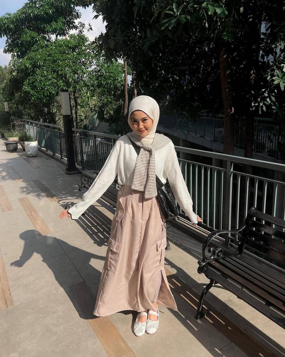Neutral Colors Outfit ala Refina Habilia (instagram.com/refinahm)
