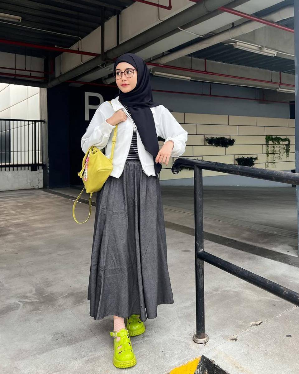 Neutral Colors Outfit ala Refina Habilia (instagram.com/refinahm)