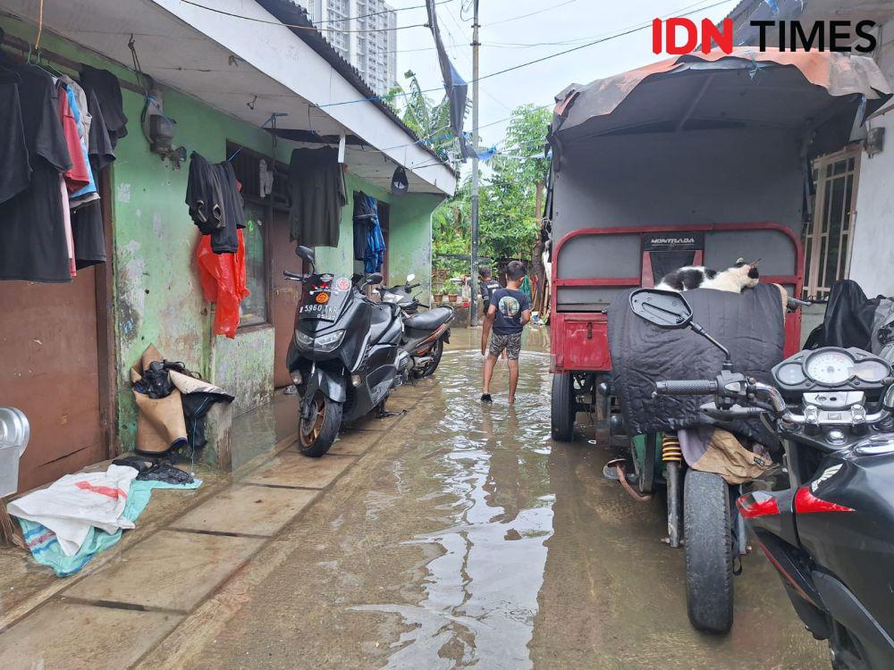 Rumah Warga Kembangan Utara Kebanjiran, Petugas: Semalam Masih Kering