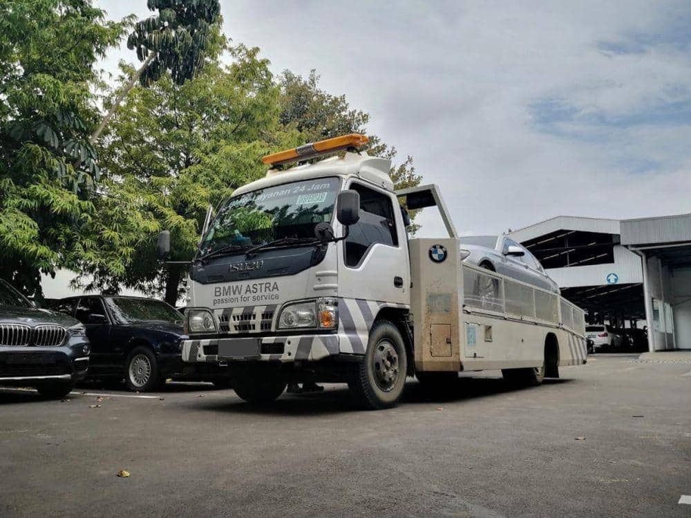 Mobilmu Terjebak Banjir? Ini Cara Minta Bantuan Evakuasi ke BMW Astra