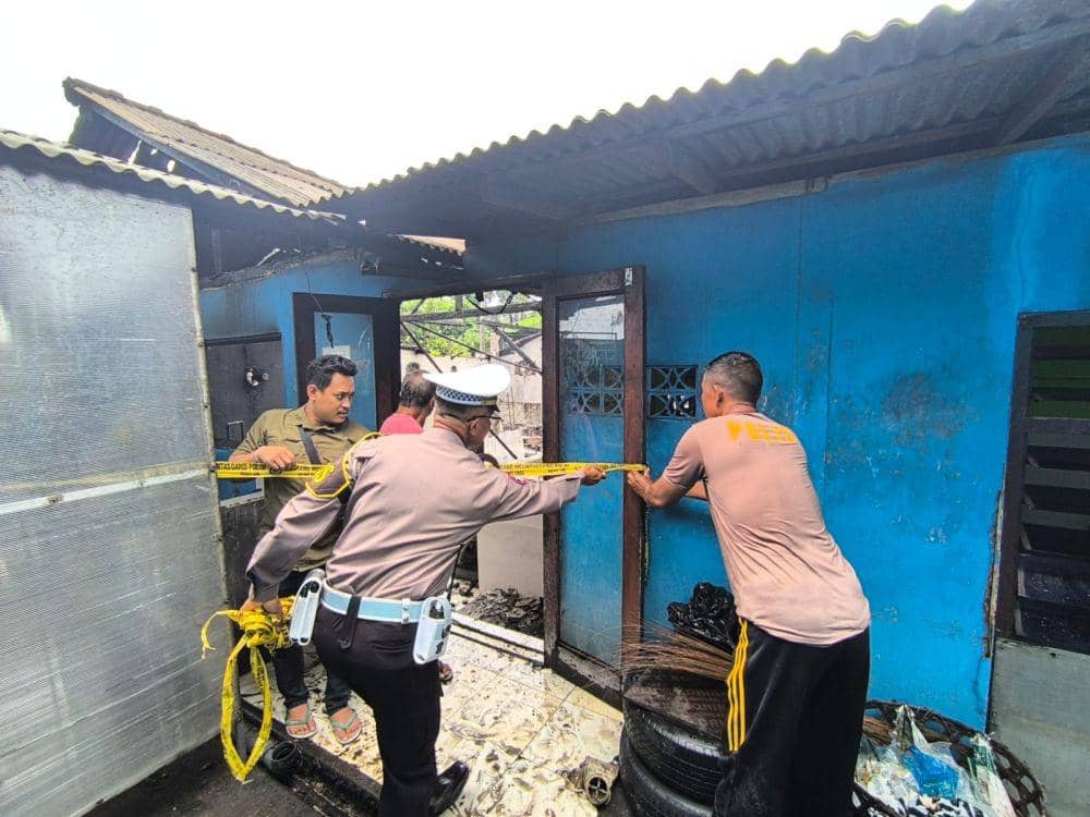 Pengolahan kerupuk ikan di Tabanan hangus terbakar, Kamis (30/1/2025) (Dok.IDNTimes/Istimewa)