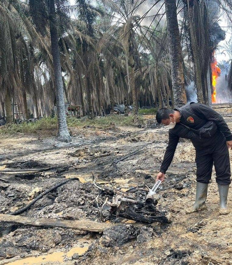 Api Knalpot Motor Picu Kebakaran Sumur Minyak Ilegal di Keluang