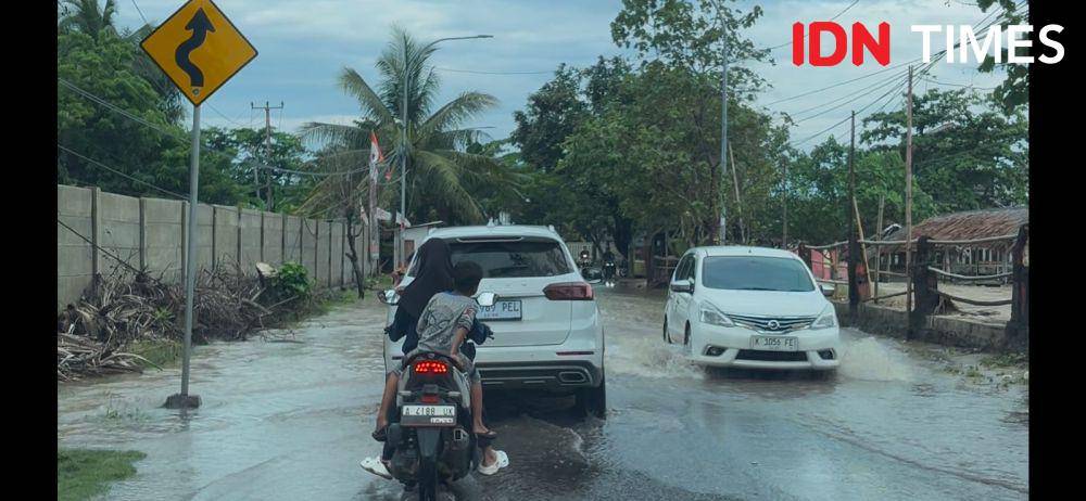 Genangan air di sekitar Anyer (IDN Times/Ridwan Aji Pitoko)
