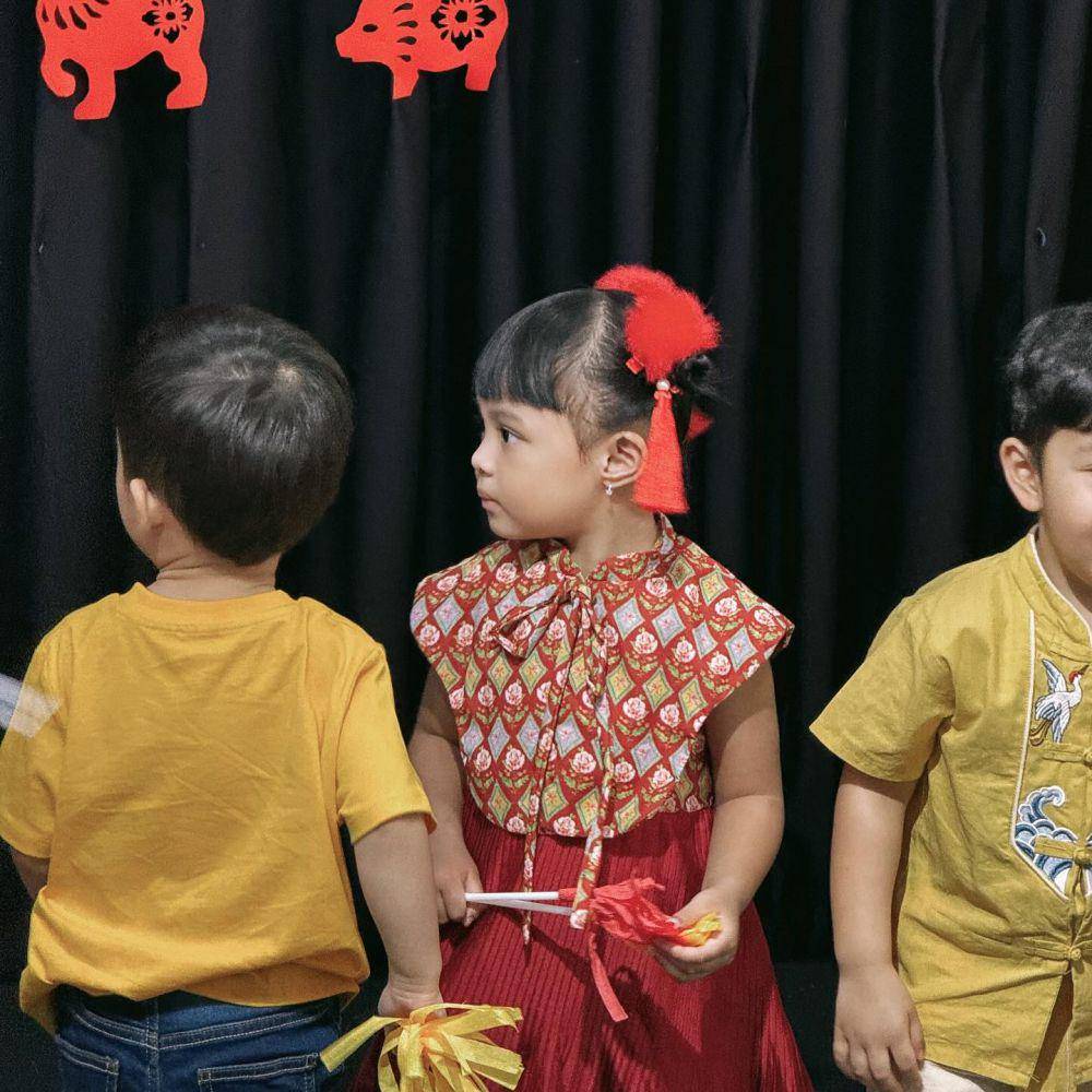 potret Ameena pentas di perayaan Imlek (instagram.com/attahalilintar)