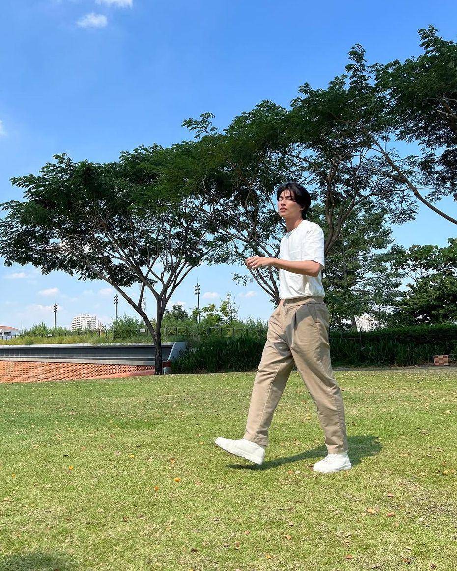 referensi OOTD first date ala Gulf Kanawut (instagram.com/gulfkanawut)