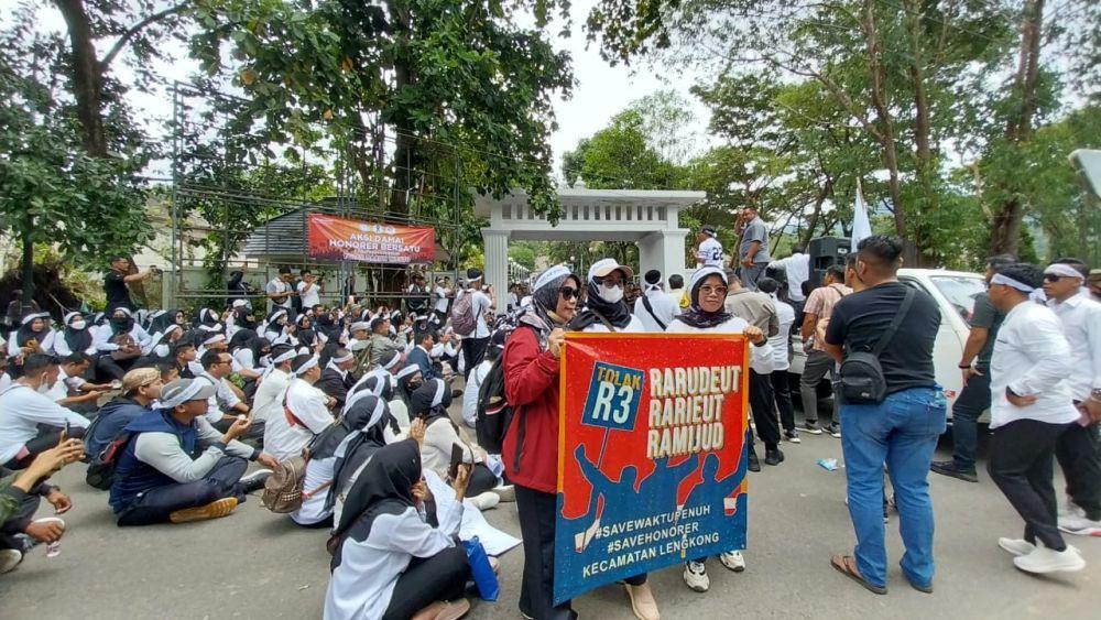 Presiden Prabowo Akan Kucurkan Bansos untuk Guru Honorer